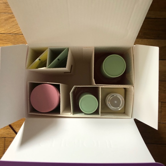 💥SOLD💥BNIB CLINIQUE Gift Box 📦 - Picture 3 of 8